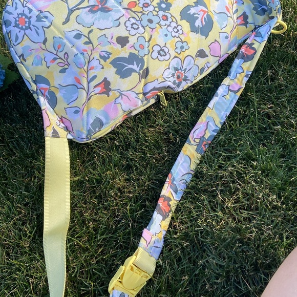 Vera Bradley - Lighten Up Sling Backpack - Picture 5 of 13